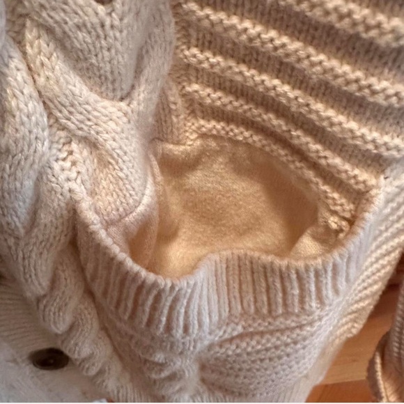 Vintage Gap Women’s Cream Cable Knit Cardigan with Pockets size Medium - Picture 5 of 8